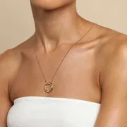 Astrid & Miyu O Initial Bold collier doré