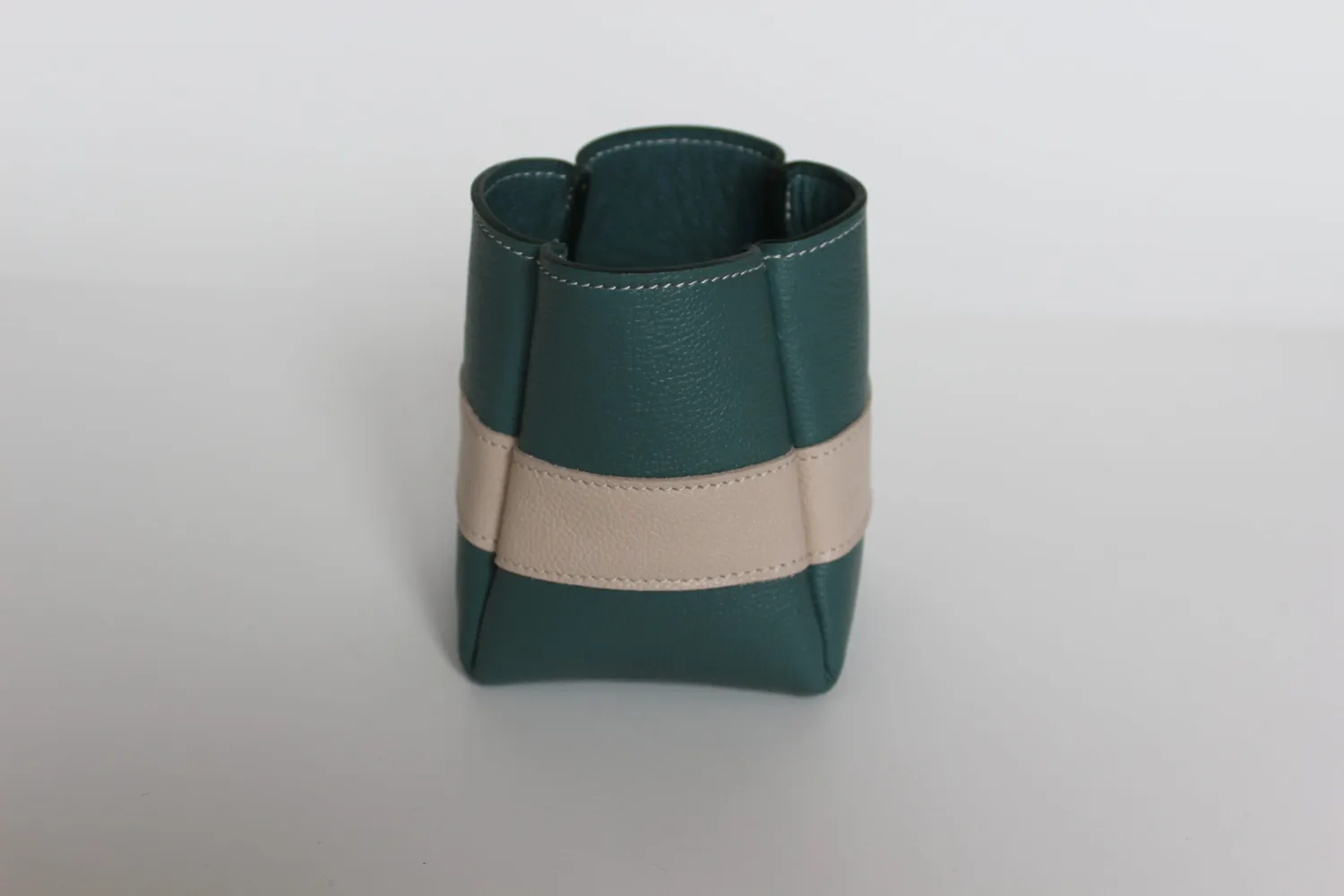 Drelin pot à crayons cuir vert beige veau grainé