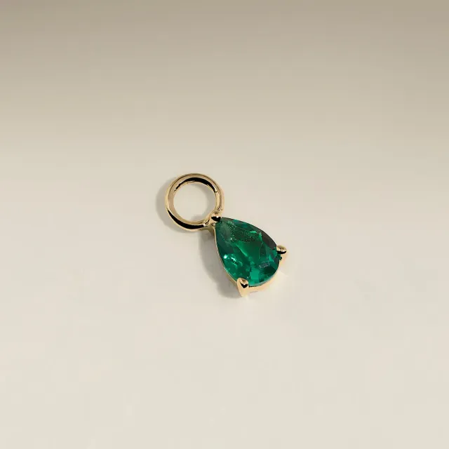 Astrid & Miyu Emerald May charm boucle or massif émeraude