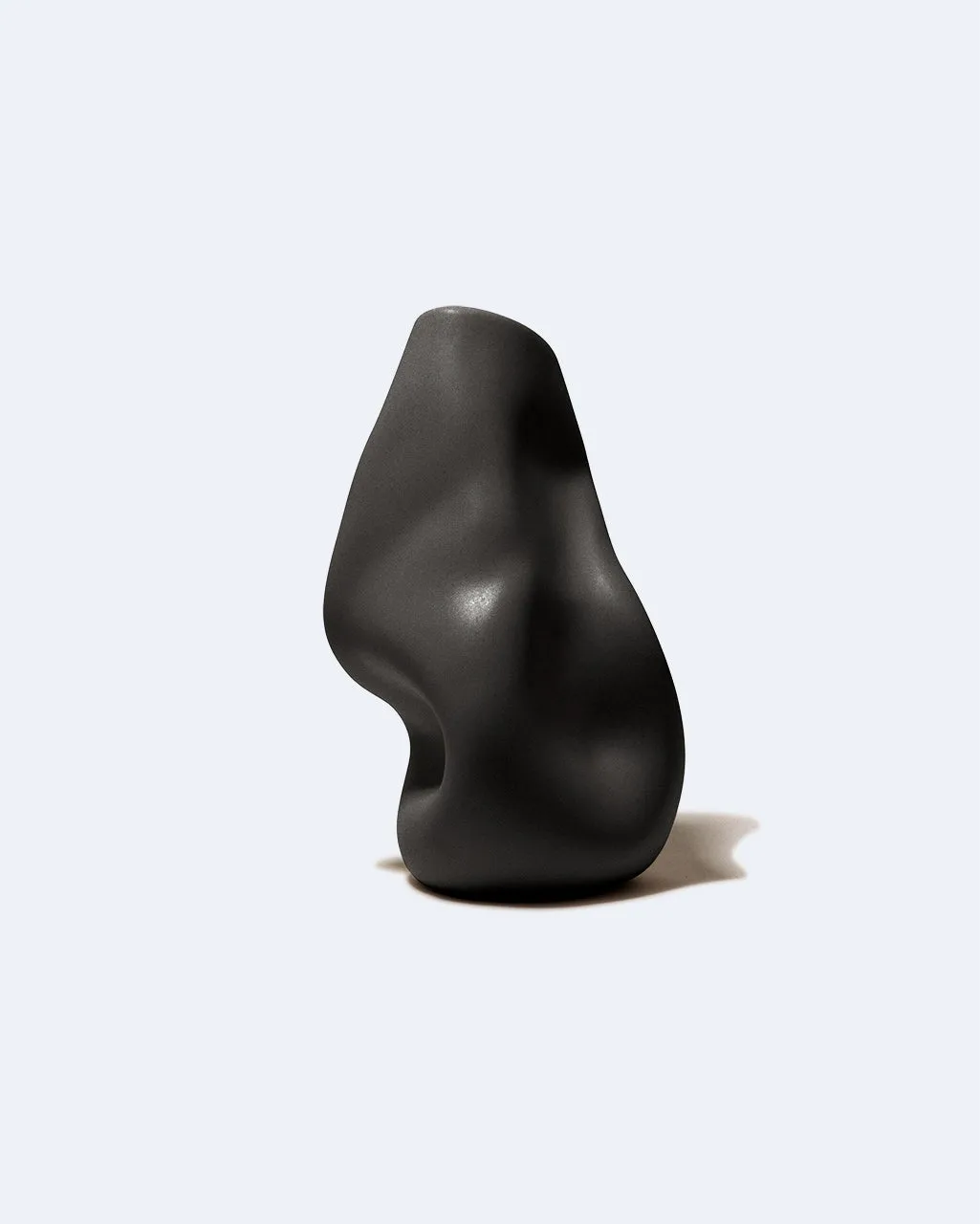 Completedworks Solitude vase céramique noir mat