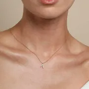 Astrid & Miyu A Initial collier pendentif pavé doré