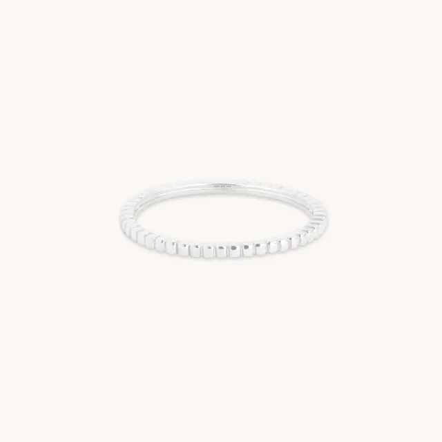 Astrid & Miyu Ridged Band Bague or blanc massif