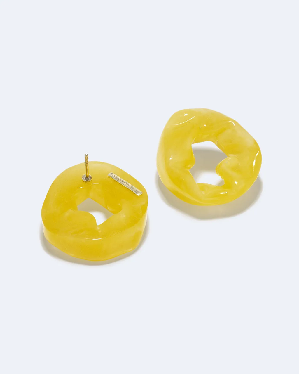 Completedworks Scrunch boucles résine jaune vermeil