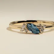 Astrid & Miyu June bague alexandrite or massif milestone