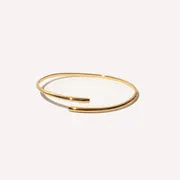 Astrid & Miyu Twist Cuff jonc bracelet doré torsadé