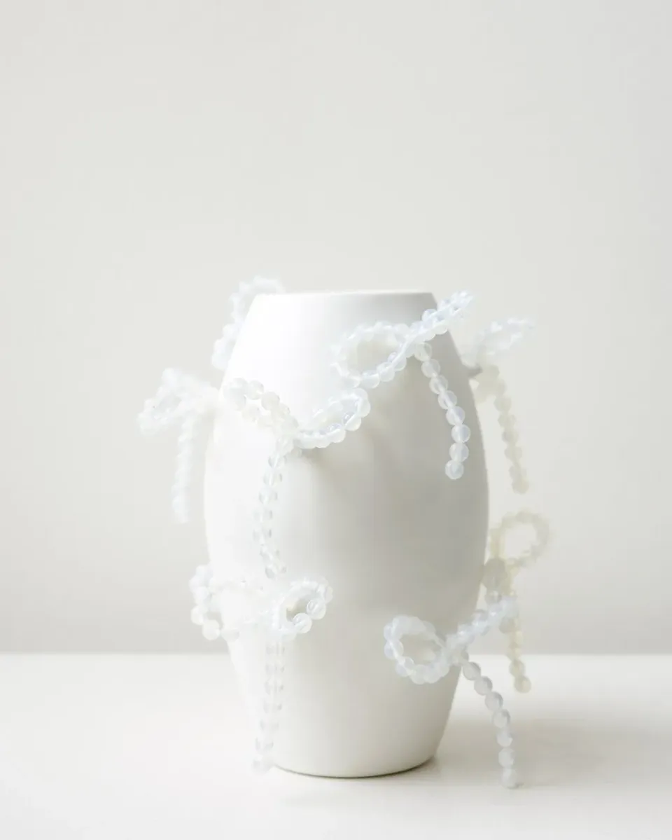Completedworks Notsobig Power Corruption Lies vase blanc mat