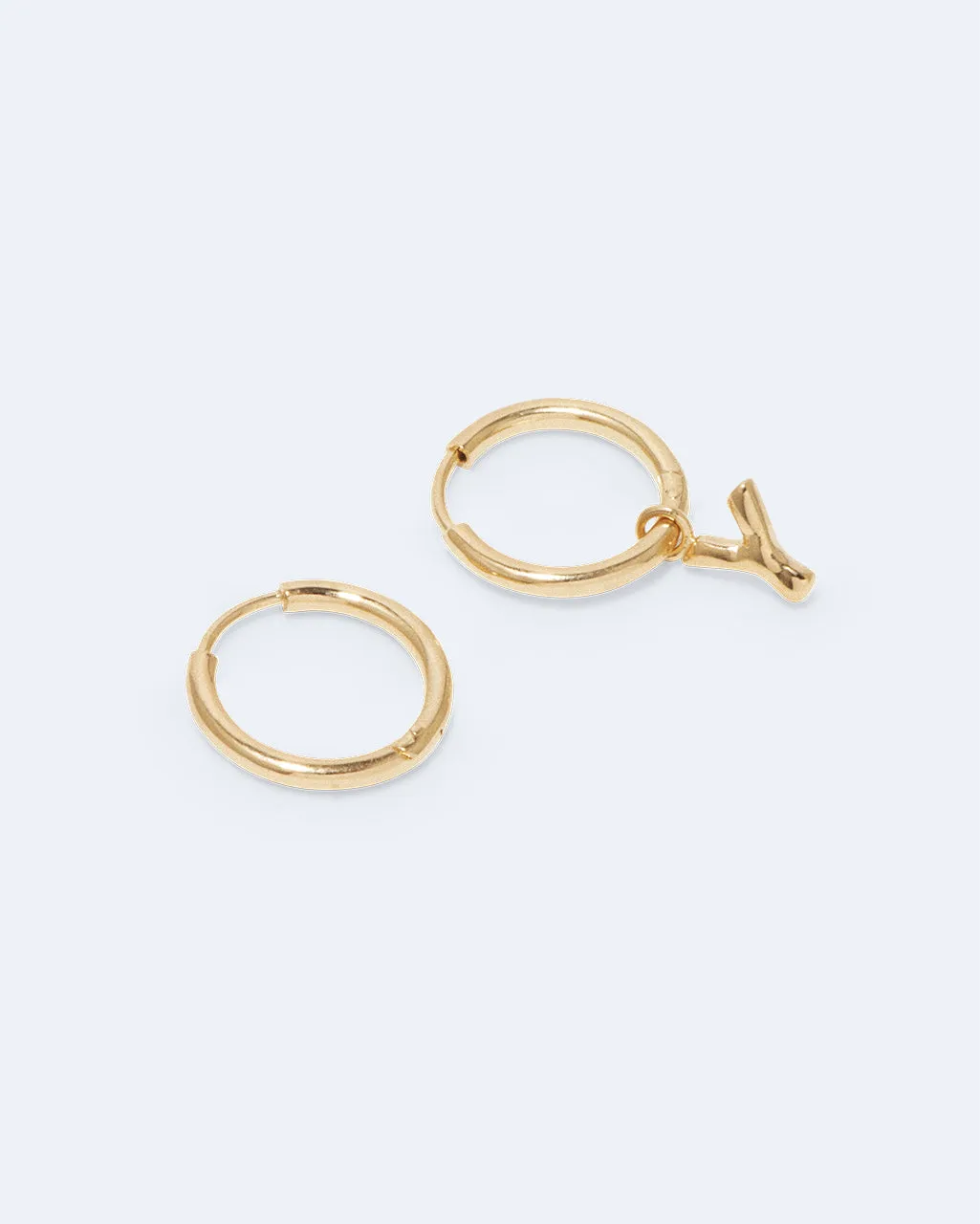 Completedworks Classicworks Y boucles vermeil lettre