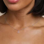 Astrid & Miyu S Initial Pavé collier initiale argenté