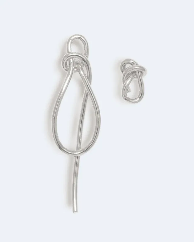 Completedworks Thread boucles d’oreilles argent asymétriques
