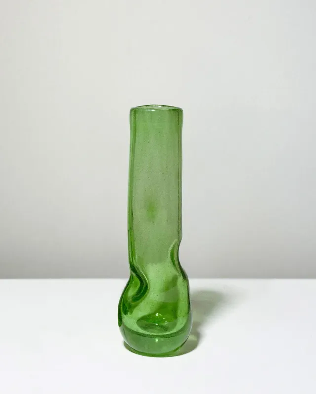 Completedworks Crumple petit vase verre vert feuille