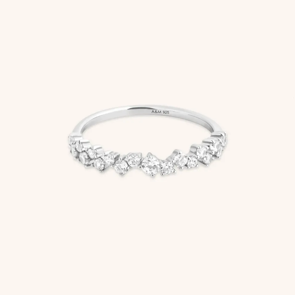 Astrid & Miyu Crystal Scatter Band Ring bague argentée