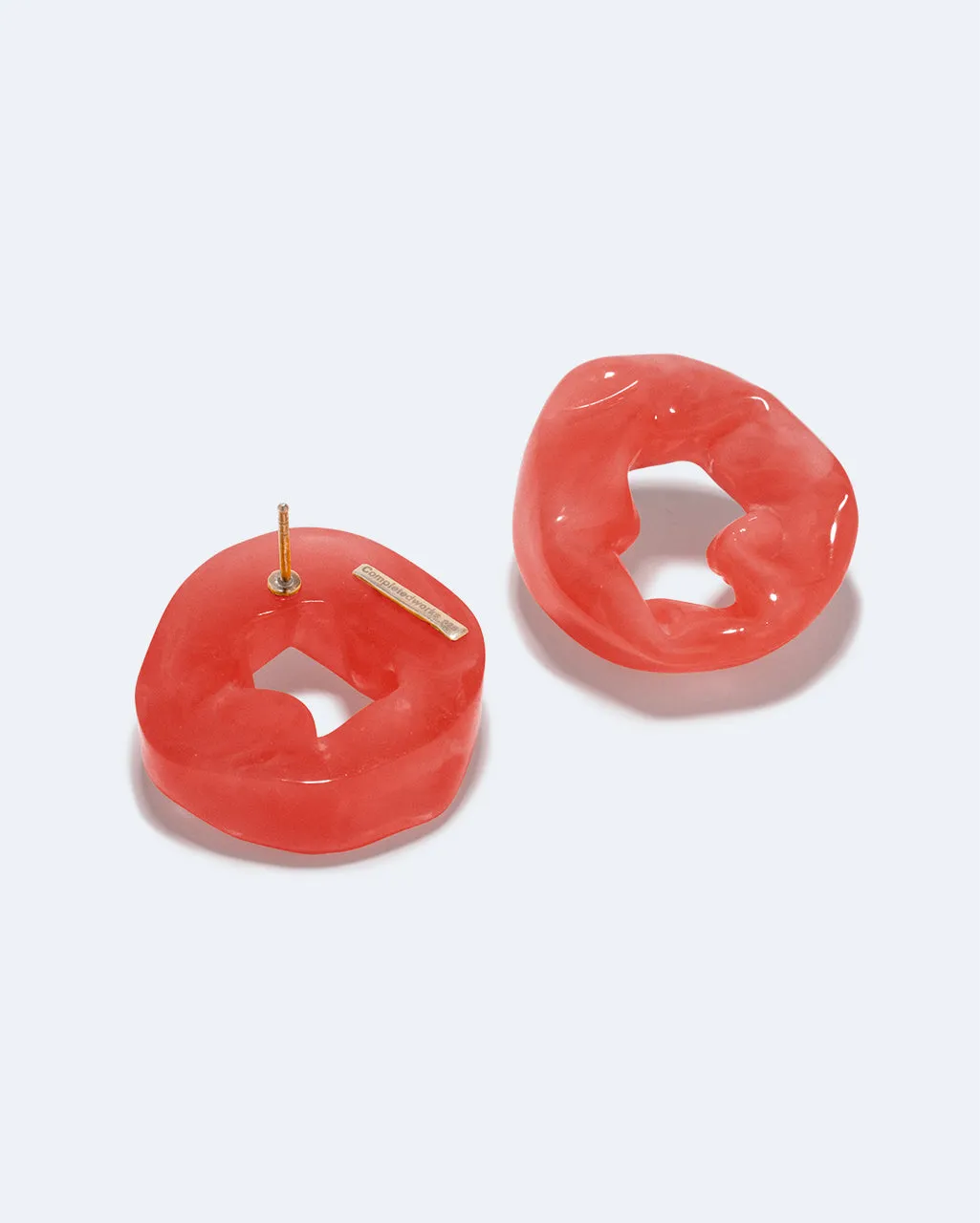 Completedworks Scrunch Coral boucles résine vermeil