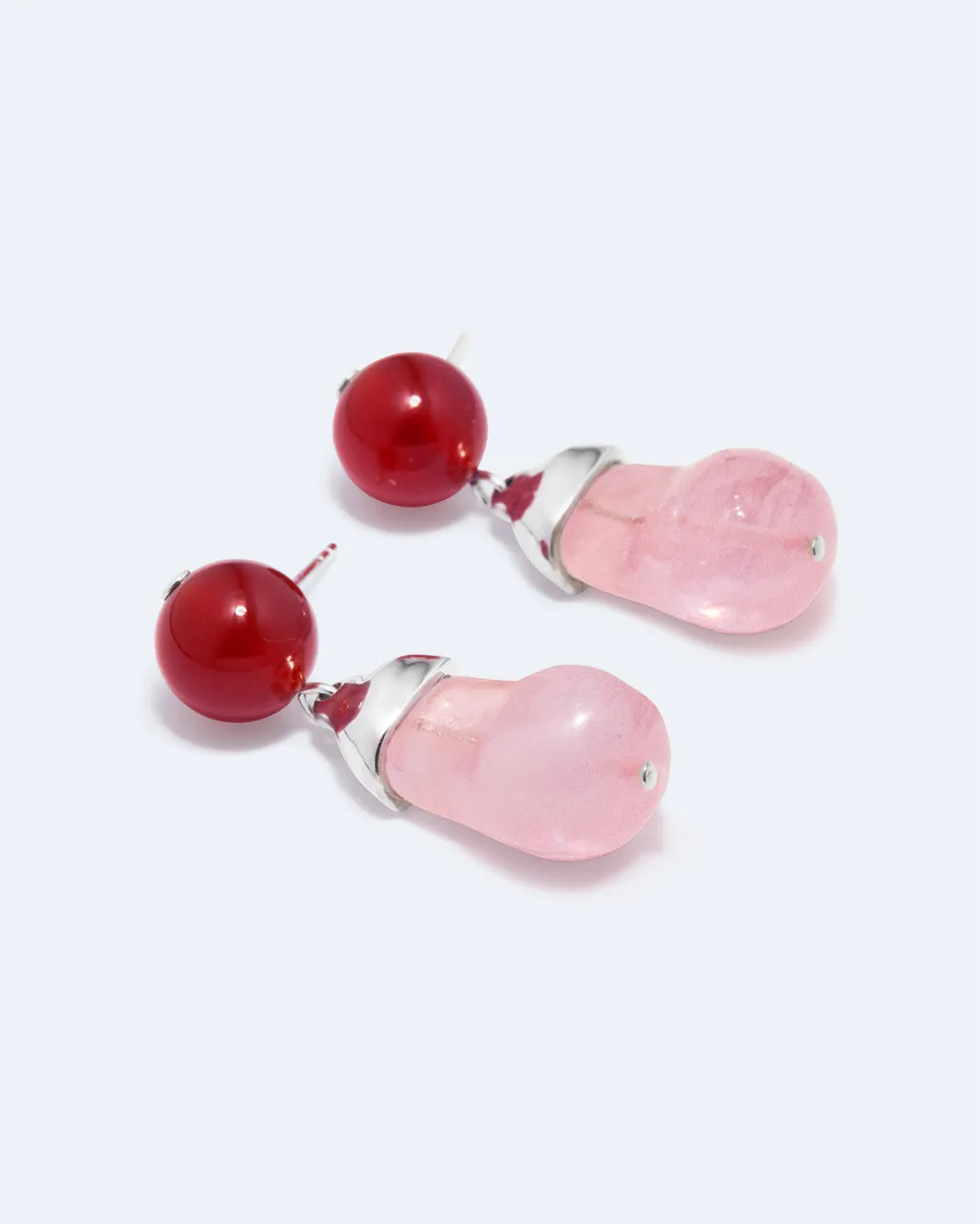 Completedworks Beak boucles d’oreilles résine rose agate rouge