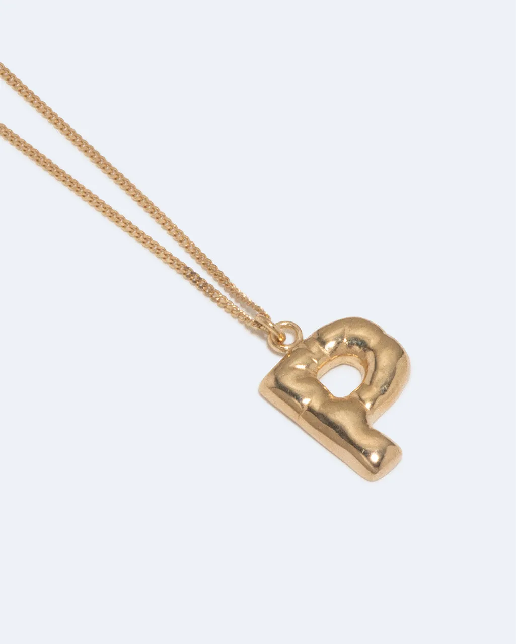 Completedworks Classicworks P collier plaqué or initial