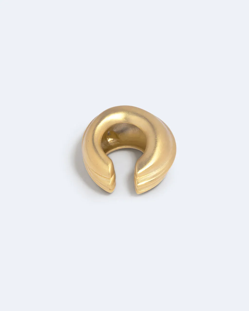 Completedworks Is This Riveting lot 3 ear cuffs doré satiné