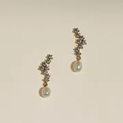 Astrid & Miyu Scalloped Crystal Medium Hoops créoles dorées cristal