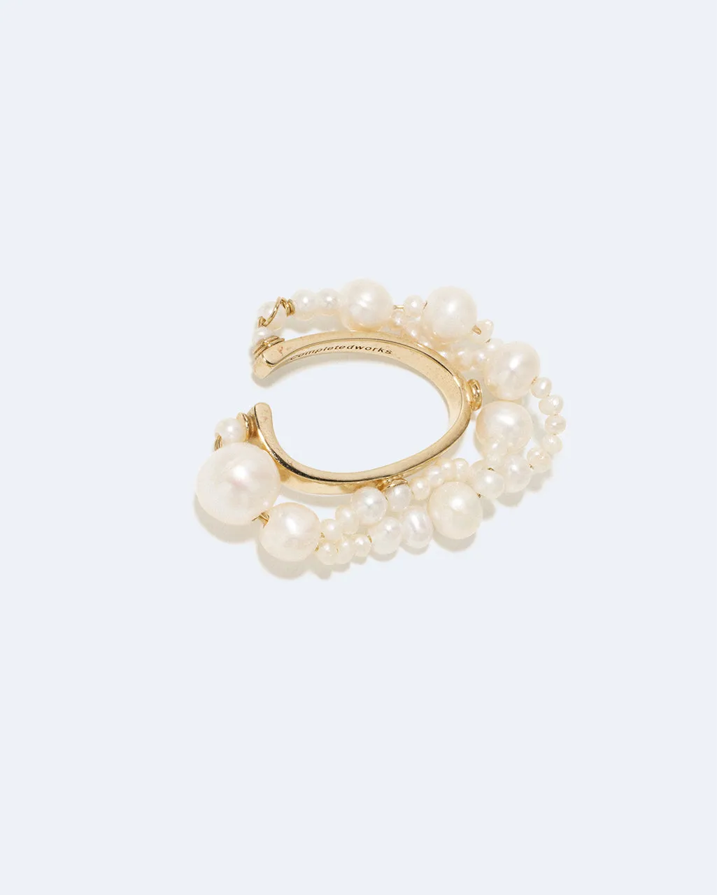 Completedworks Nimbus ear cuff perle vermeil or