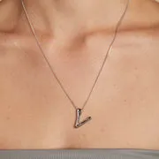 Astrid & Miyu V Initial Bold collier argent lettre V