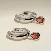 Astrid & Miyu Sunset Pear créoles argent charm poire