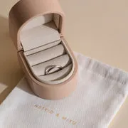 Astrid & Miyu Hidden Diamond Milestone bague or blanc diamant