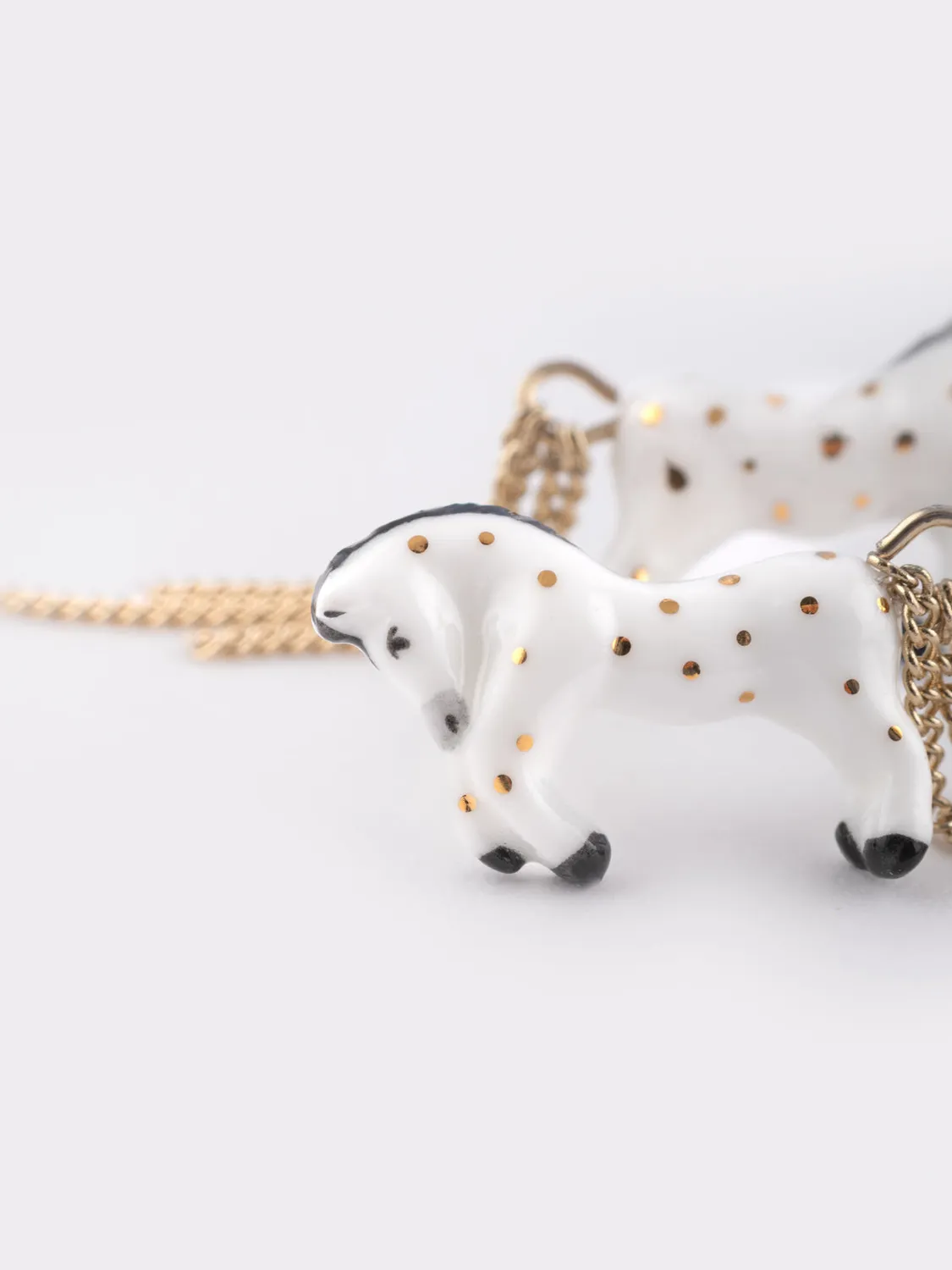 Nach Bijoux Cheval Blanc boucles pendantes chaînes porcelaine