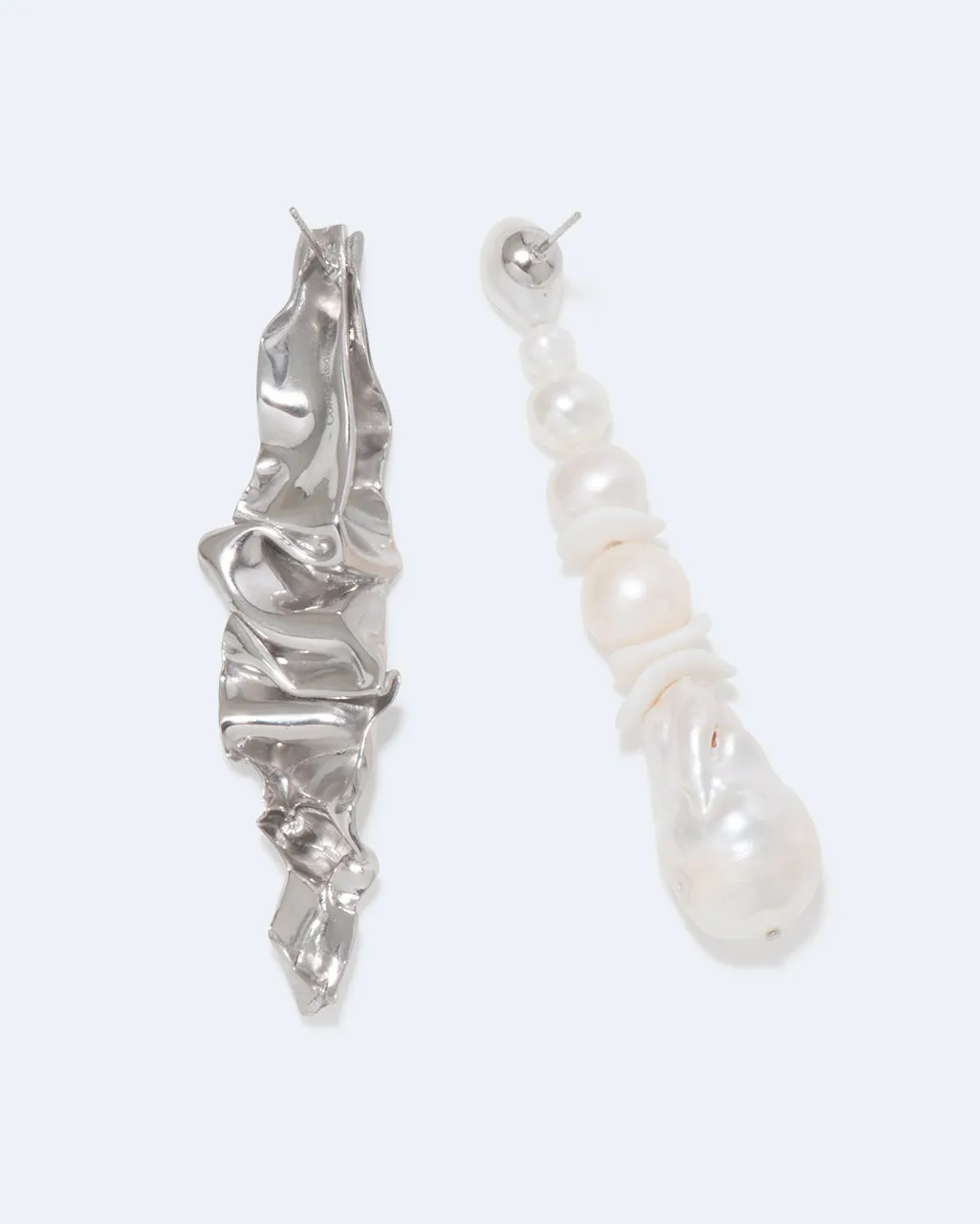 Completedworks Crumple boucles d'oreilles perle céramique argent