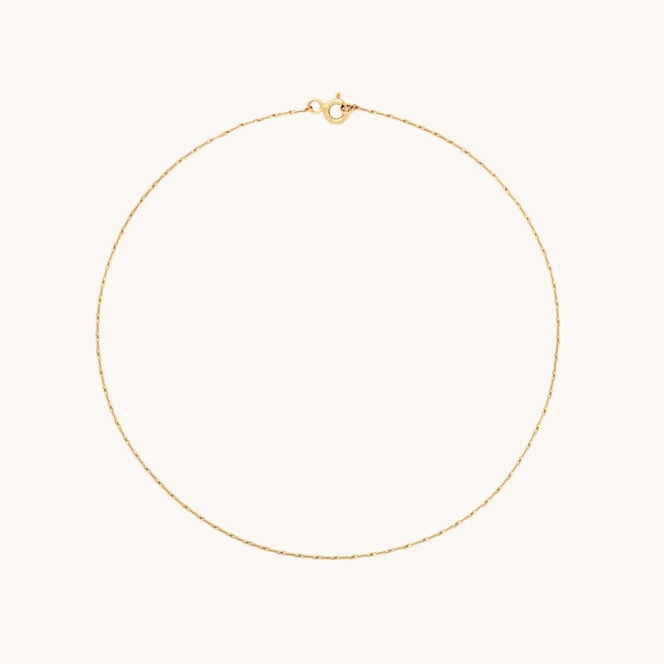 Astrid & Miyu Marylebone Chain bracelet cheville or massif fin