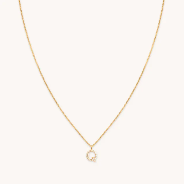Astrid & Miyu Q Initial Pavé collier or lettre Q pavé
