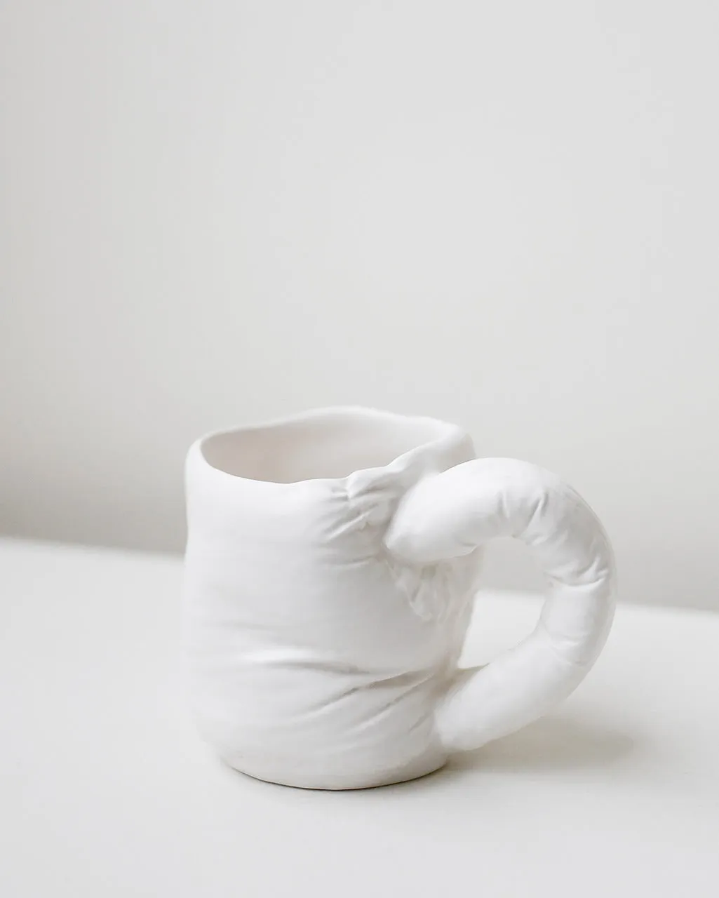 Completedworks Fold Stuffed mug blanc mat céramique
