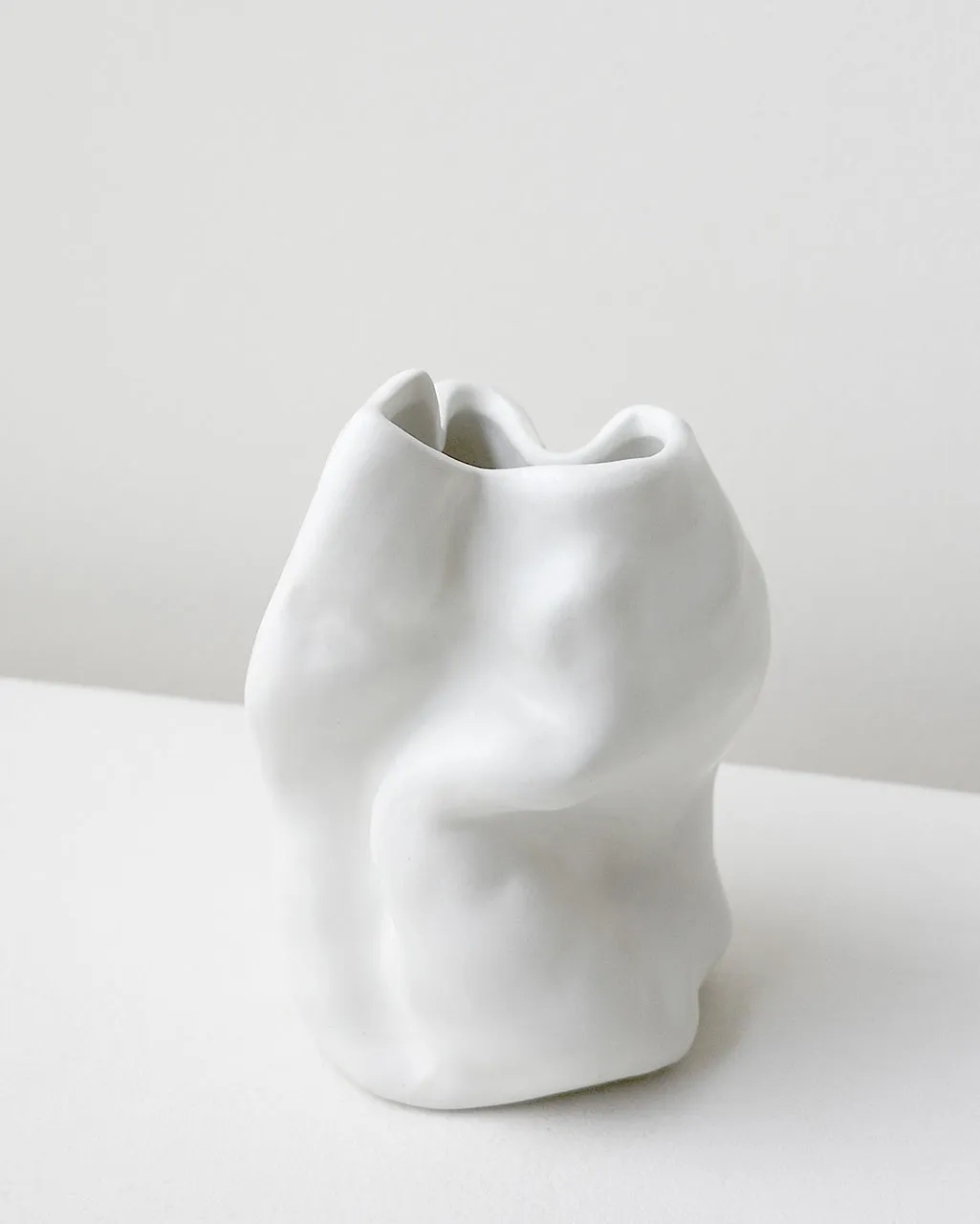 Completedworks B90 vase céramique blanc mat grand