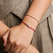 Astrid & Miyu I Initial Click Charm en or blanc massif