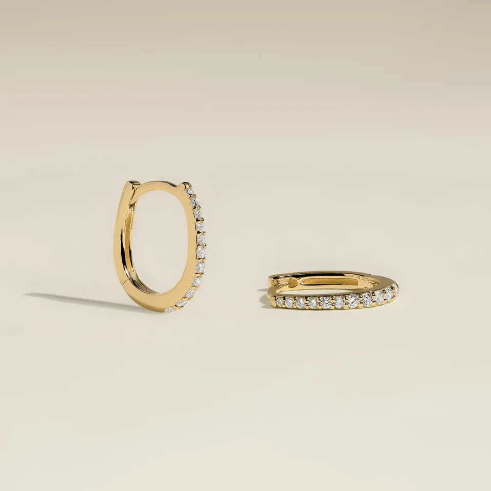 Astrid & Miyu Pavé Huggies boucles diamant or massif