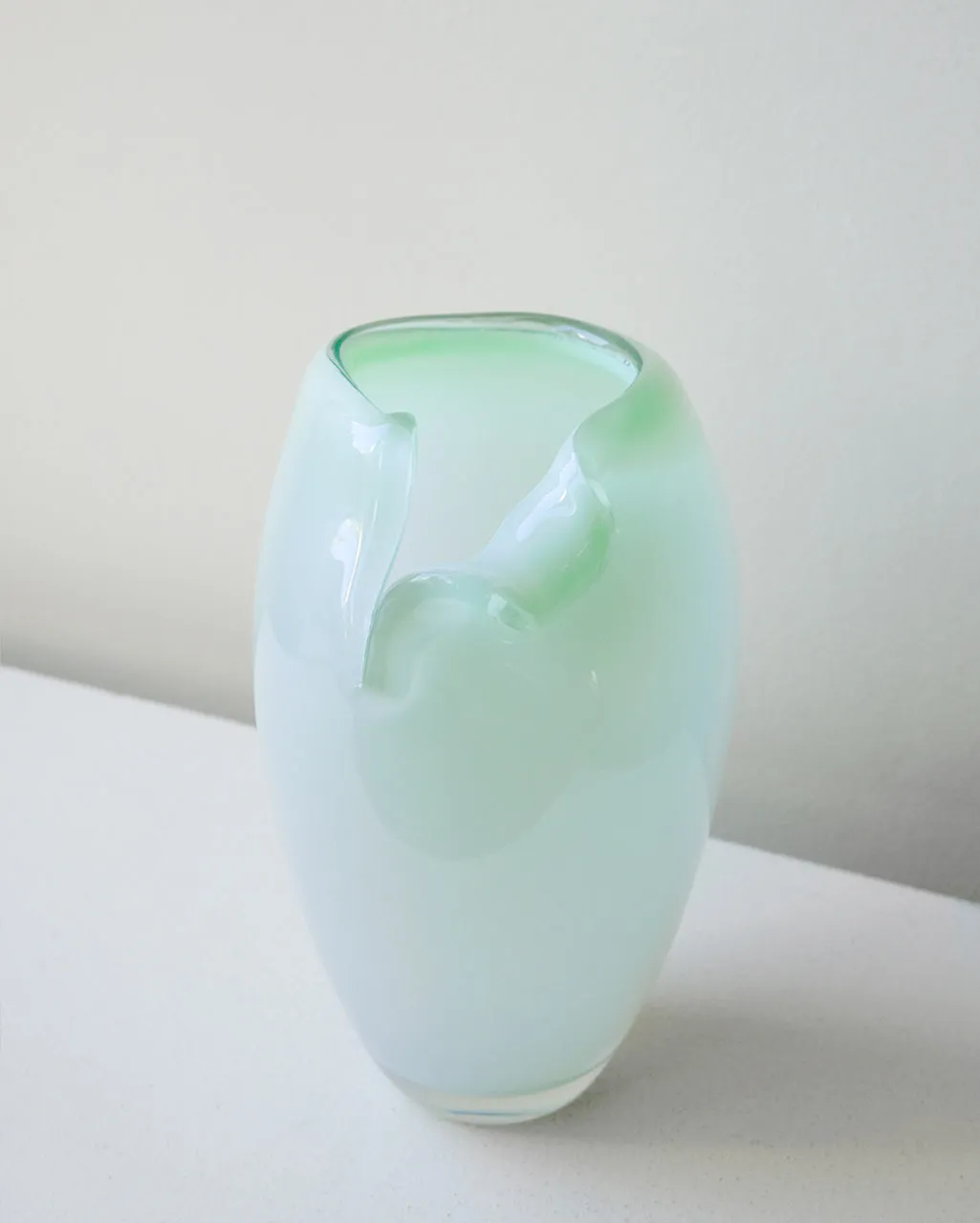 Completedworks B143 vase verre recyclé vert menthe