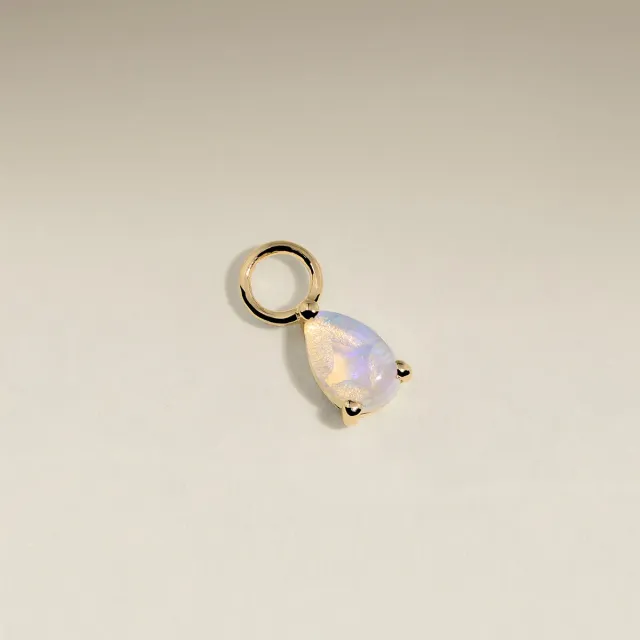 Astrid & Miyu Opal October charm or massif