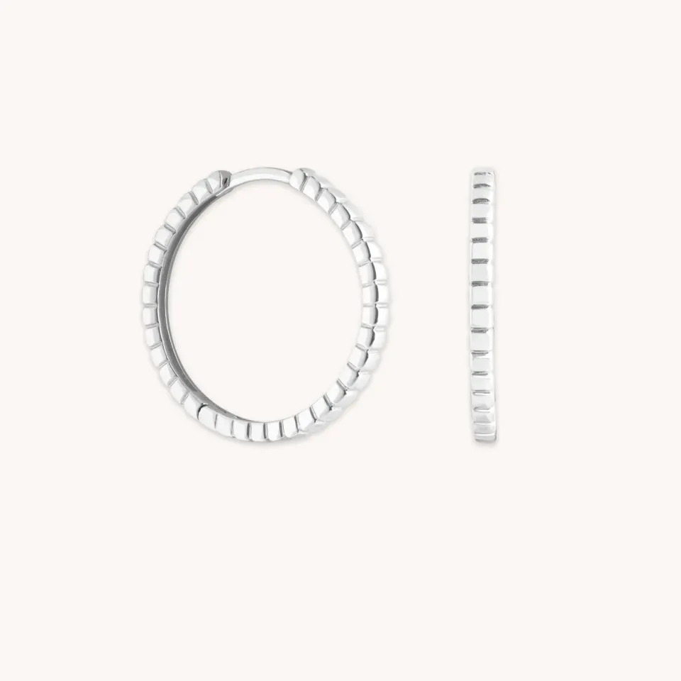 Astrid & Miyu Ridged Hoops créoles or blanc massif