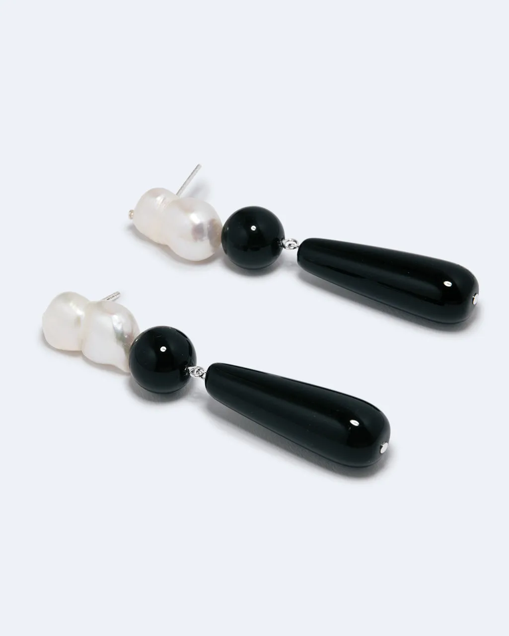 Completedworks Tarn II boucles d'oreilles perle onyx argent recyclé