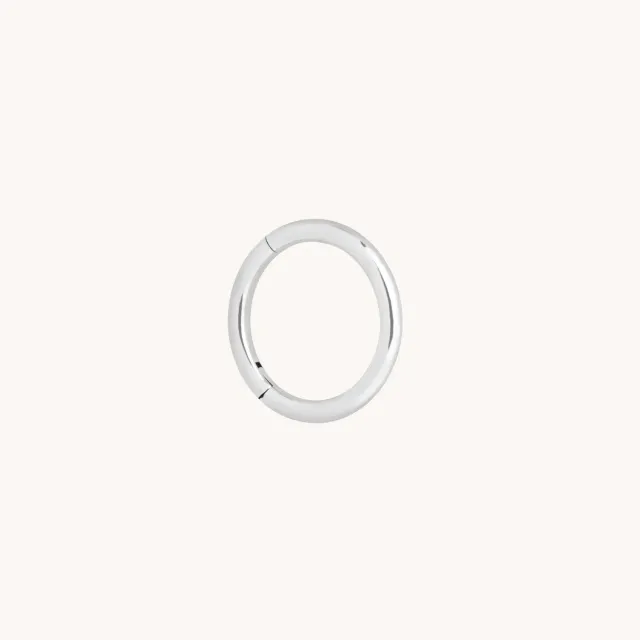 Astrid & Miyu Seamless anneau piercing titane platine