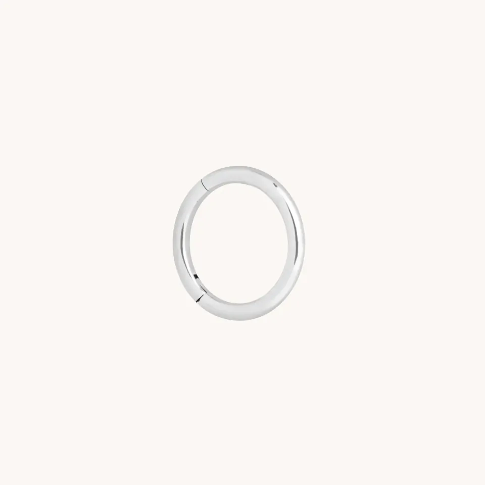 Astrid & Miyu Seamless anneau piercing titane platine
