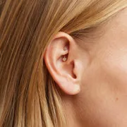 Astrid & Miyu Heart Rook Bar piercing or massif cœur