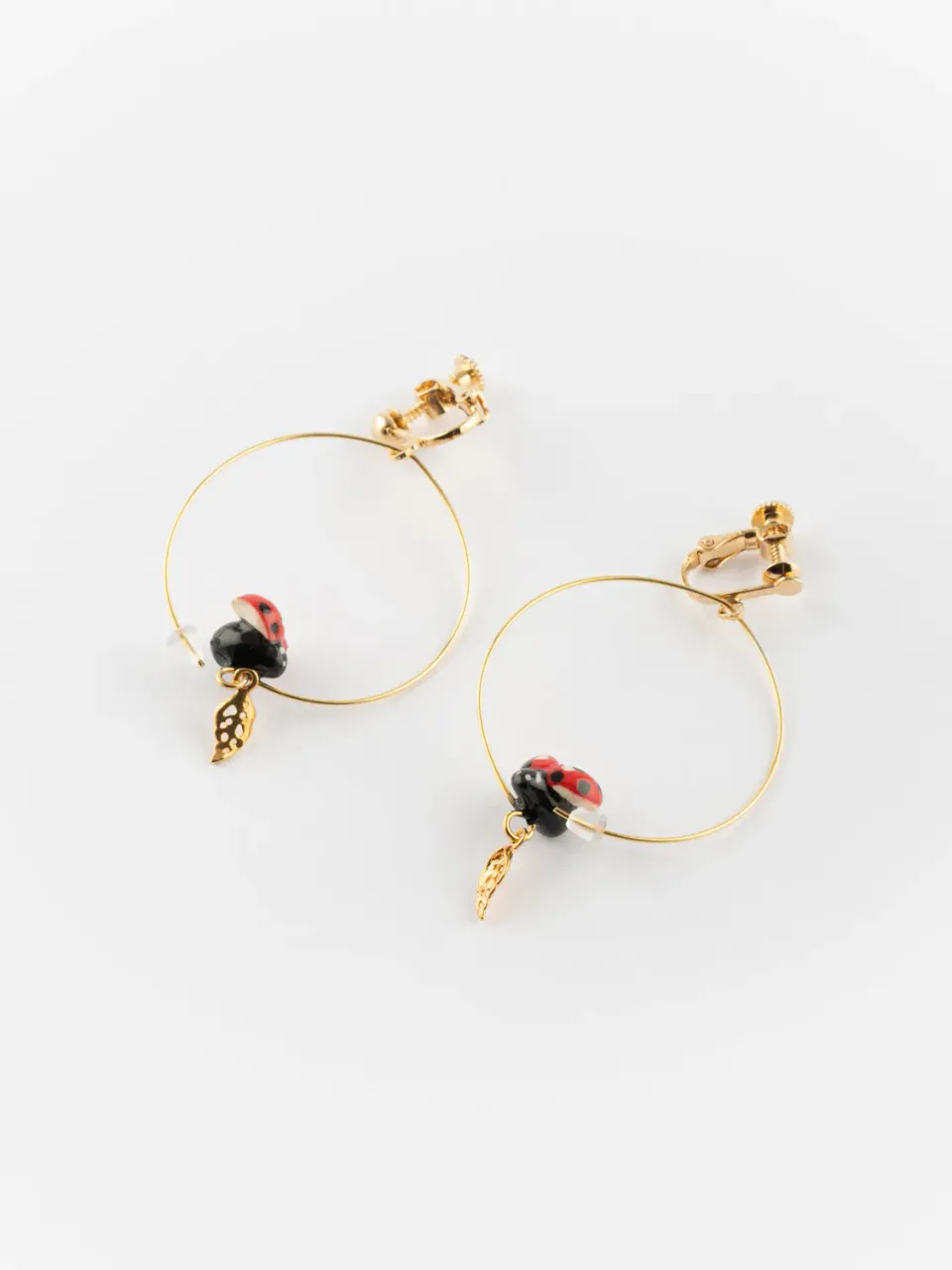 Nach Bijoux feuille coccinelle boucles d'oreilles créoles clip porcelaine