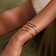 Astrid & Miyu Twist Cuff jonc bracelet doré torsadé