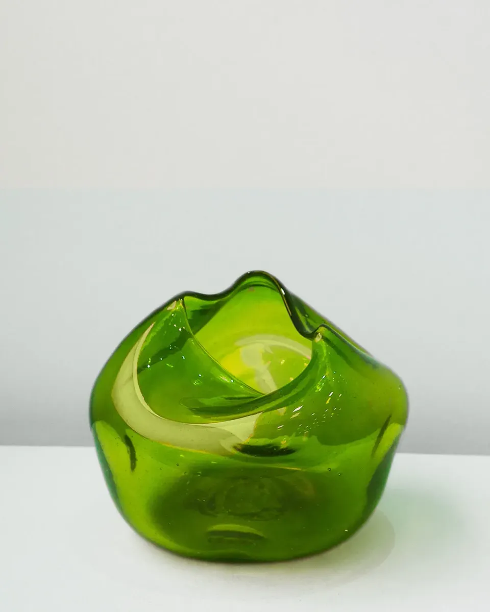 Completedworks Bubble vase verre recyclé vert moyen modèle