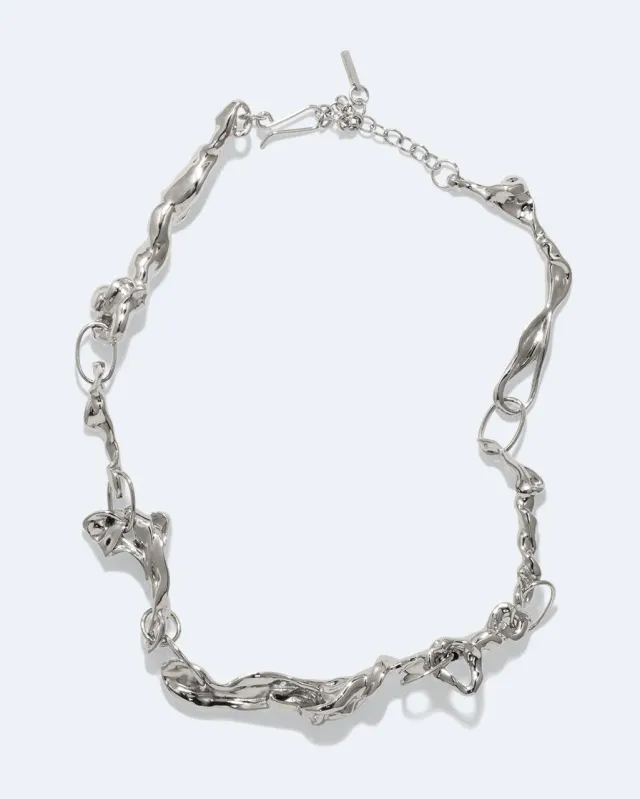 Completedworks Treacle collier ras de cou laiton rhodié