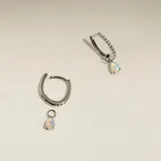 Astrid & Miyu Opal October charm oreille or blanc massif