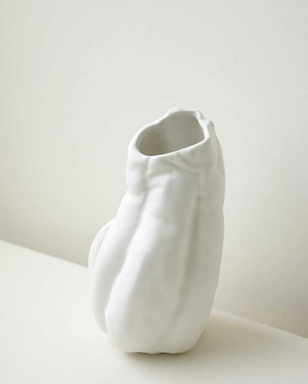 Completedworks Chrysalis vase medium blanc mat céramique