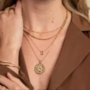 Astrid & Miyu Virgo Bold collier Vierge doré
