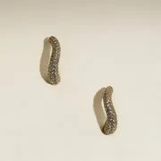 Astrid & Miyu Wave Pavé Crystal Hoops créoles dorées