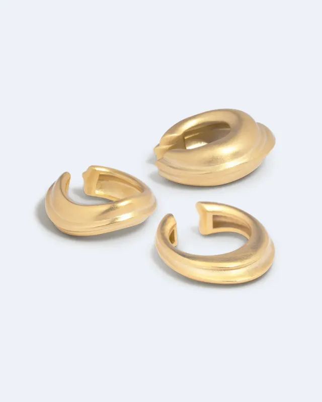 Completedworks Is This Riveting lot 3 ear cuffs doré satiné