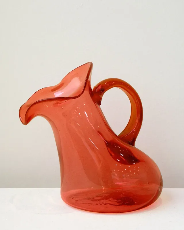 Completedworks Thaw grande carafe verre recyclé rouge