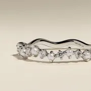 Astrid & Miyu Diamond Pearl Scalloped bague or blanc